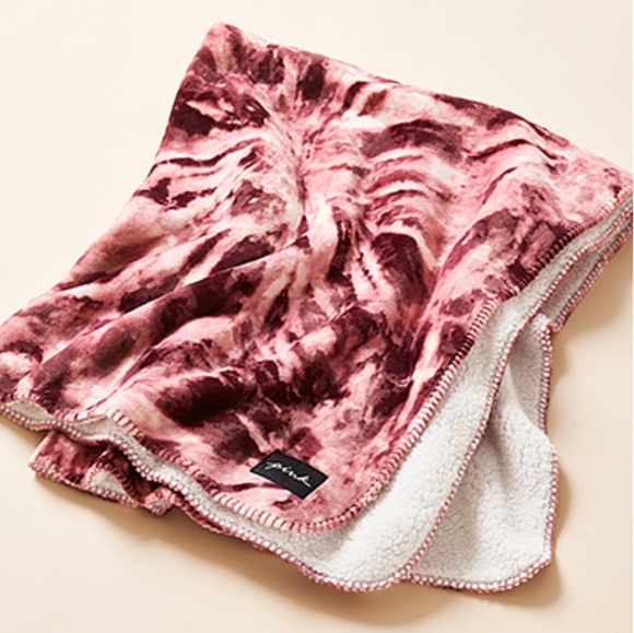SOLD NWT PINK Tie-Dye Burgundy Sherpa Blanket - Picture 2 of 4